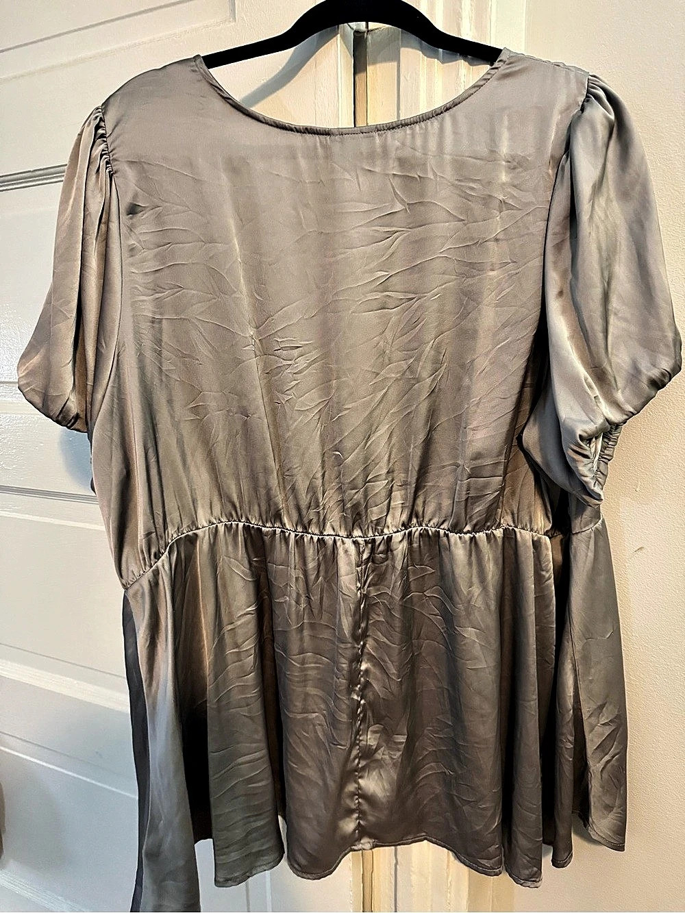Torrid Gray Babydoll Blouse  Size 3 - Picture 2 of 6